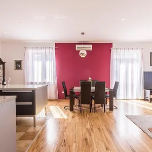 Ferula, 3 Bedroom Near Bacvice Split